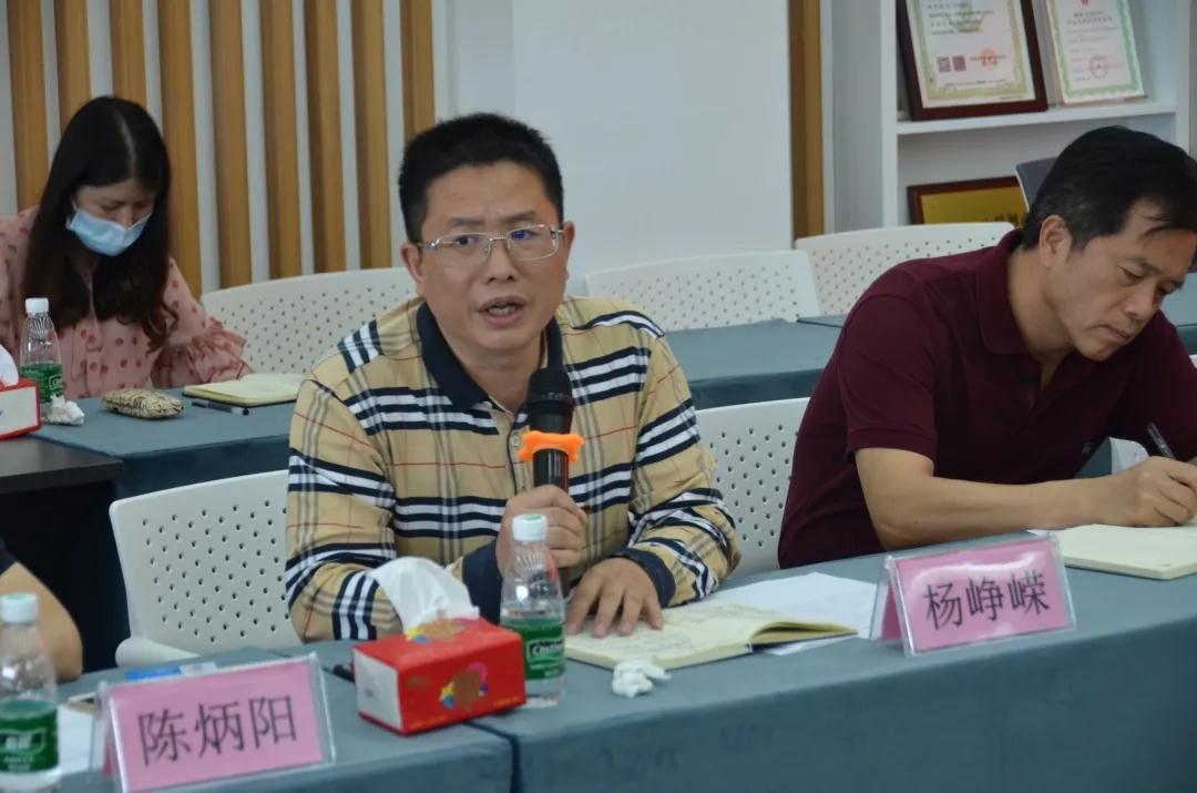 长沙市高新区党群工作局副局长杨峥嵘对此次会议作出总结和指导