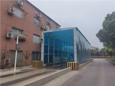 洗后即干，离场即净：智能工程洗车机“三段式清洗”